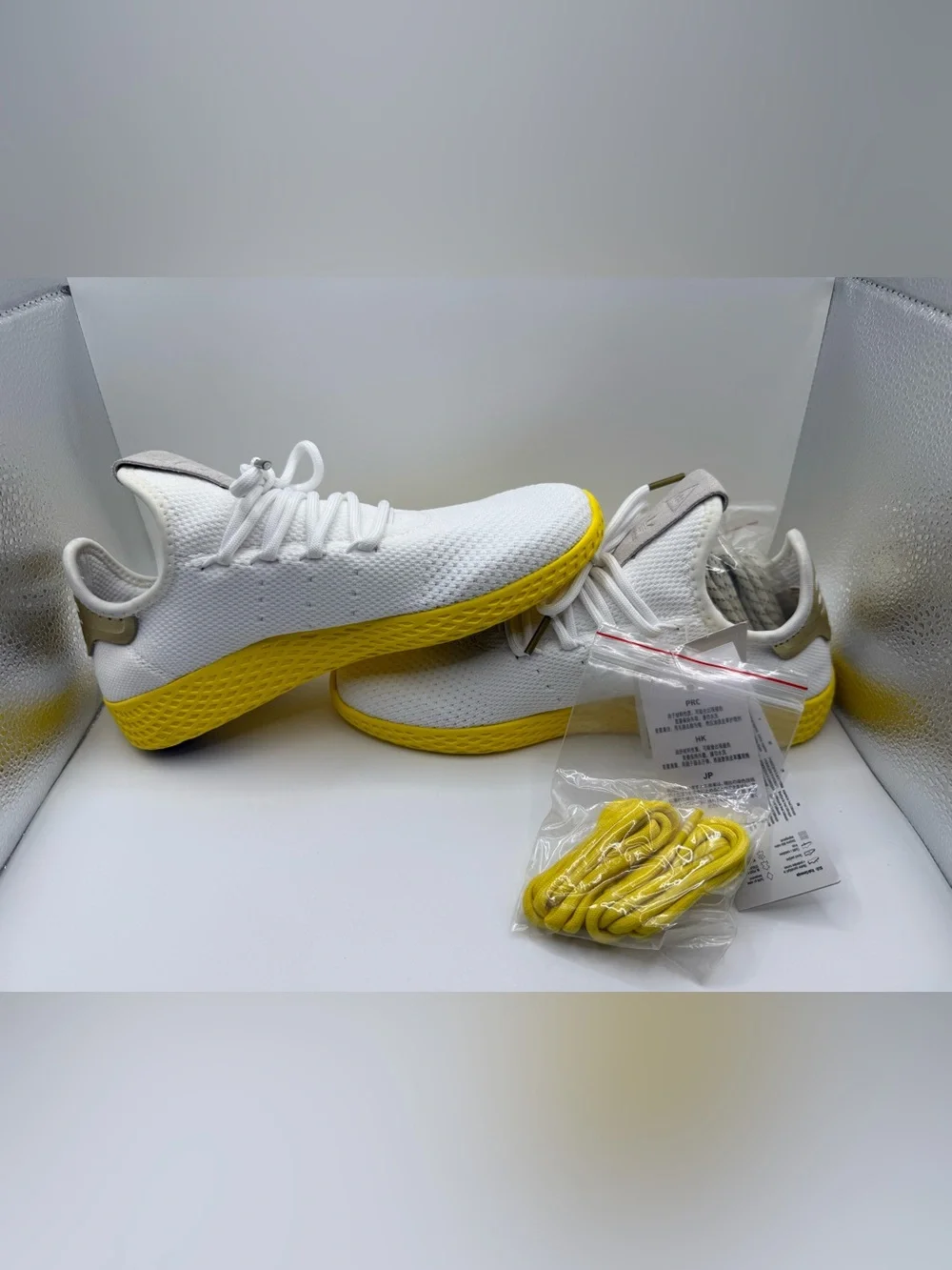 Pharrell x Adidas Tennis Hu white/yellow - size 6 (No box)